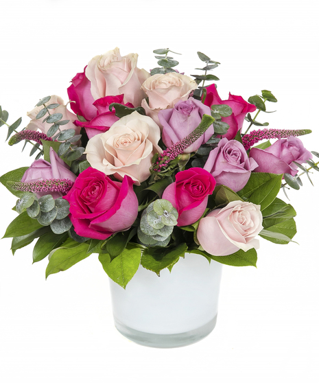 https://www.citylineflorist.com/images/itemVariation/v4_lavieenrose-deluxe-21012870528.jpg